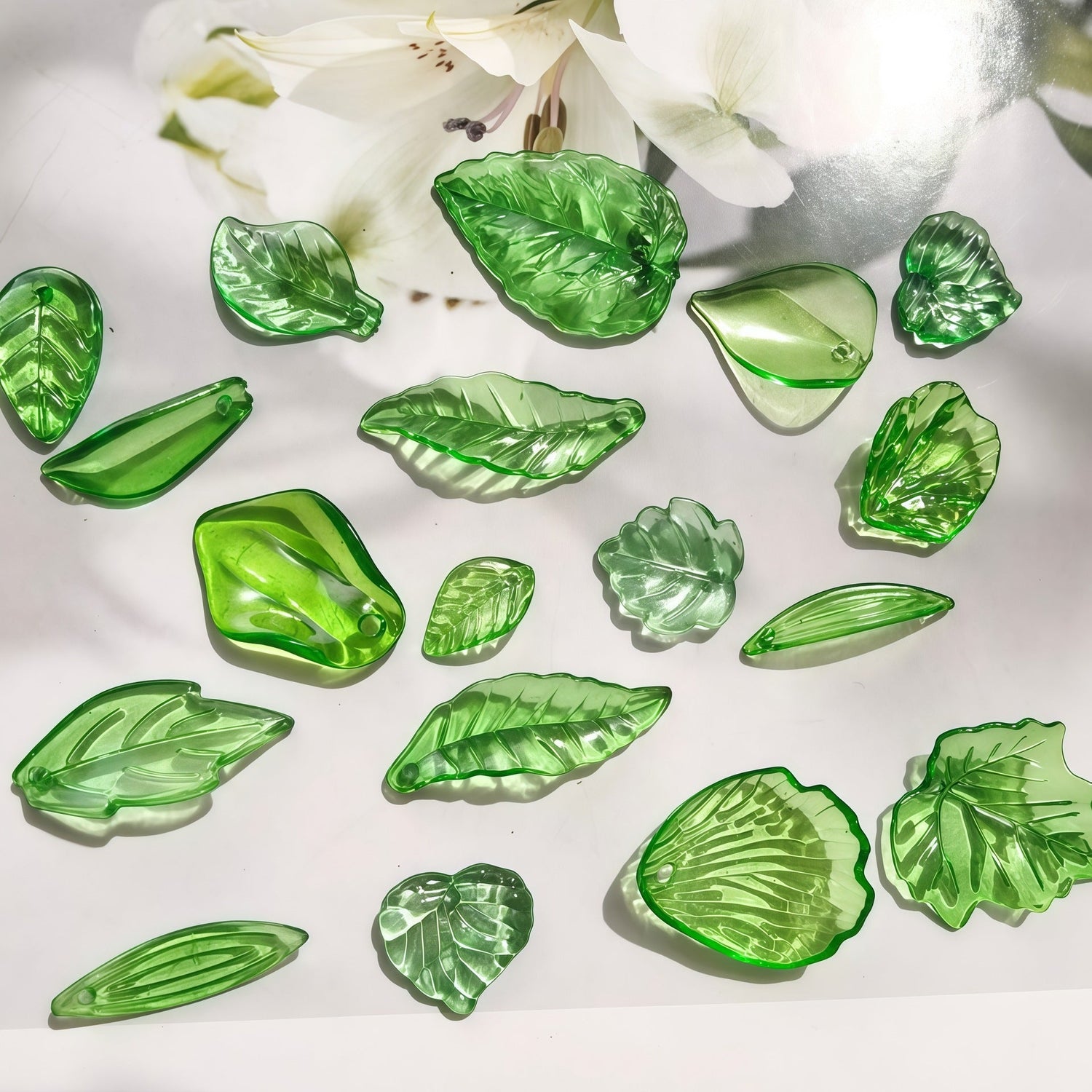 Multi-Size Acrylic Green Leaf Charms, Various Styles Translucent Engraved Tree Leaves for DIY Crafts