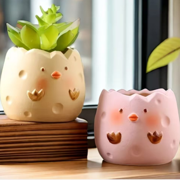 Cute Hatching Chick Clay Flower Pot, Small Cartoon Ceramic Planter for Office Window Sill, Novelty Mini Garden Pot Gift (Empty Pot, No Plants)